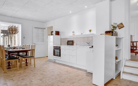 Jantje - 200M from the Sea: Træ, Hjem, Veranda, Dæk, Hårdttræ, Tag, Bejdse, Trægulve, Eco Hotel