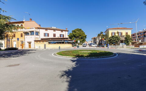 Poreč Center Sea: Himmel, Vejbelægning, Vej, Gade, Asfalt, Stad, Offentlige Rum, Kvarter, Boligområde, Menneskelig Bosættelse