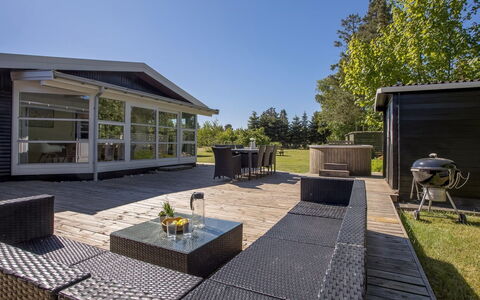 Tayana - 500M from the Sea: Hjem, Arkitektur, Hus, Tag, Land Lot, Sommerhus, Dør, Estate, Skygge, Have