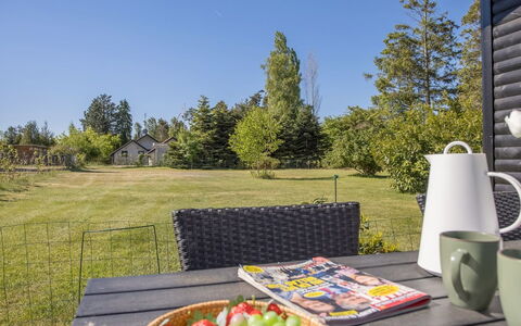 Tayana - 500M from the Sea: Græs, Busk, Land Lot, Hjem, Møbel, Sommerhus, Udendørs Møbler, Lawn, Have, Landscaping