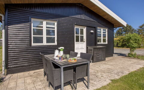 Tayana - 500M from the Sea: Møbel, Indretning, Gulvbelægning, Etage, Loft, Værelse, Stol, Bord, Lejlighed, Køkken & Spisebord