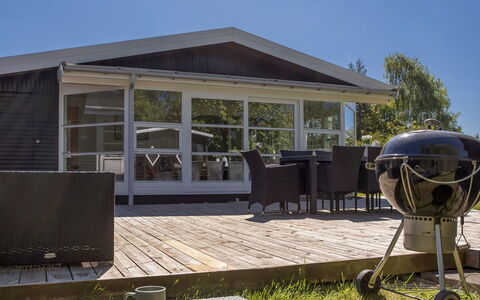 Tayana - 500M from the Sea: Møbel, Indretning, Gulvbelægning, Etage, Loft, Værelse, Stol, Bord, Lejlighed, Køkken & Spisebord