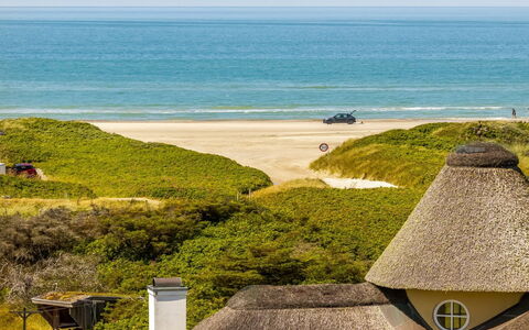 Amina - 200M from the Sea: Træ, Hjem, Veranda, Dæk, Hårdttræ, Tag, Bejdse, Trægulve, Eco Hotel