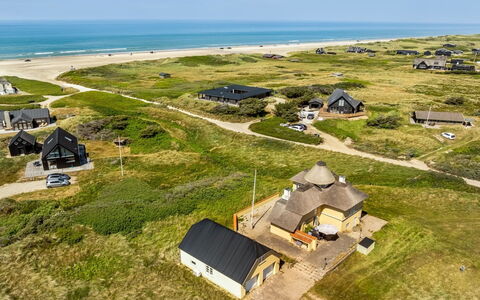 Amina - 200M from the Sea: Træ, Hjem, Veranda, Dæk, Hårdttræ, Tag, Bejdse, Trægulve, Eco Hotel