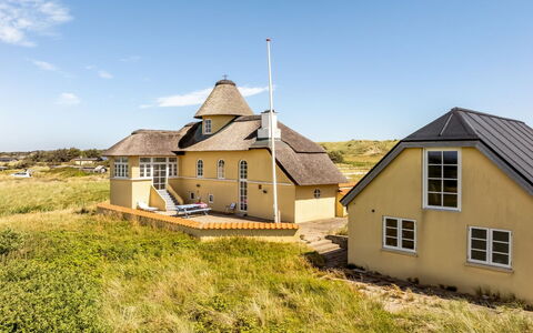 Amina - 200M from the Sea: Træ, Hjem, Veranda, Dæk, Hårdttræ, Tag, Bejdse, Trægulve, Eco Hotel