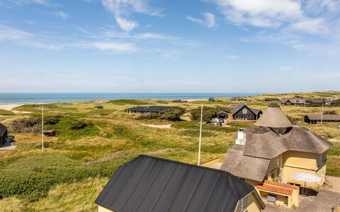 Amina - 200M from the Sea: Træ, Hjem, Veranda, Dæk, Hårdttræ, Tag, Bejdse, Trægulve, Eco Hotel