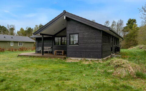 Angelie - from the Sea: Bygning, Hus, Boligområde, Hjem, Busk, Tag, Sommerhus, Estate, Have