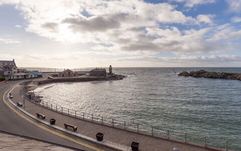 Portpatrick House: Svømmepøl, Udendørs Møbler, Kompositmateriale, Skygge, Udvej, Fritid, Eco Hotel, Have, Landscaping, Gård
