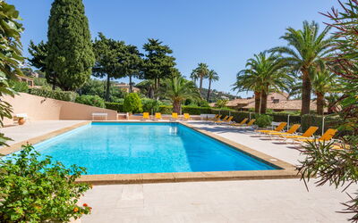 Sainte Maxime 194: Udvej, Svømmepøl, Have, Hacienda, Landscaping, Eco Hotel, Skygge, Hotel, Villa