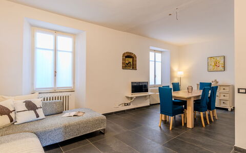 Ceresa: Svømmepøl, Udendørs Møbler, Udvej, Liggestol, Skygge, Hotel, Ferieby, Thermae, Eco Hotel, Paraply