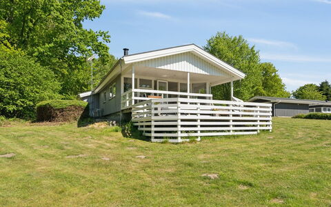 Conradine - 600M from the Sea: Møbel, Bord, Udendørs Møbler, Udendørs Bord, Stol, Bejdse, Skygge, Backyard, Sommerhus, Køkken & Spisebord