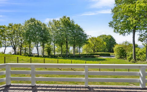 Conradine - 600M from the Sea: Lejlighed, Ejerlejlighed, Estate, Altan, Villa, Hotel