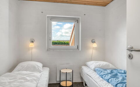 Nikolce - 300M to the Fjord: Soveværelse, Fryser, Dagslys, Sengetøj, Bed Frame, Vinter, Seng, Sengetøj
