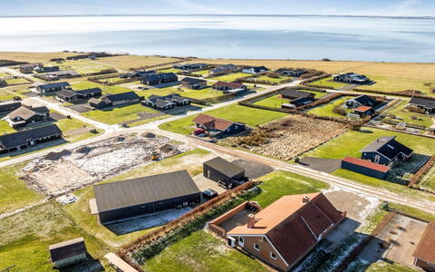 Nikolce - 300M to the Fjord: Blå, Svømmepøl, Møbel, Udendørs Møbler, Udvej, Stol, Skygge, Eco Hotel, Blomsterkrukke