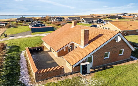 Nikolce - 300M to the Fjord: Blå, Svømmepøl, Møbel, Udendørs Møbler, Udvej, Stol, Skygge, Eco Hotel, Blomsterkrukke