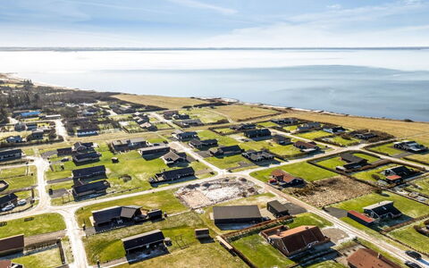 Nikolce - 300M to the Fjord: Blå, Svømmepøl, Møbel, Udendørs Møbler, Udvej, Stol, Skygge, Eco Hotel, Blomsterkrukke