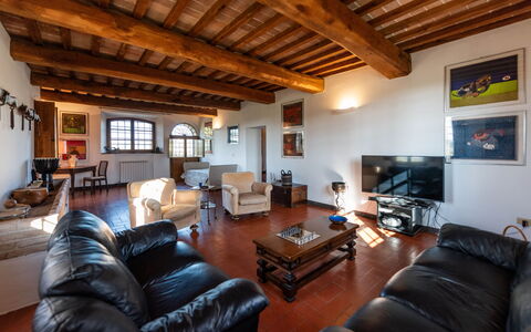 Country House In Tuscan Hills: Lejlighed, Hjem, Møbel, Trægulve, Villa, Couch, Hotel, Stue, Dagslys