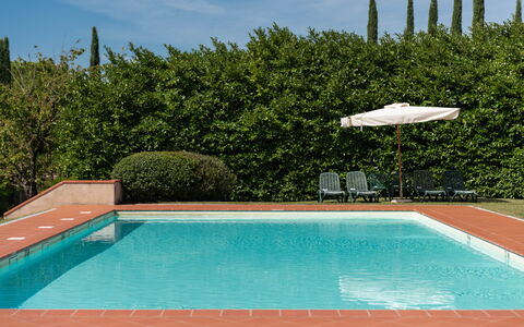 Country House In Tuscan Hills: Svømmepøl, Kompositmateriale, Udvej, Skygge, Eco Hotel, Hacienda, Villa, Water Feature, Stuehus, Backyard