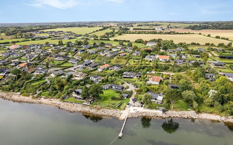 Gesine - 50M to the Fjord: Kyst, Coastal Og Oceaniske Landskabsformer, Landskab, Hav, Kyst, Ocean, Bugt, Fugleperspektiv, Landsby, Lyd