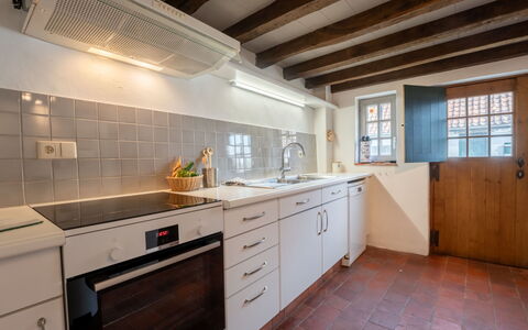 Dunezwin - Protected Cultural Heritage: Gulvbelægning, Køkken, Countertop, Køkkenvask, Etage, Indretning, Loft, Sanitærarmatur, Cabinetry, Håndvask