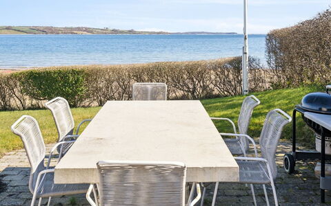 Solbritt - 30M from the Sea: Tag, Hus, Hjem, Sommerhus, Dør, Sidespor, Dæk, Veranda, Planke, Hårdttræ