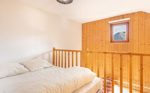 Les Chamois: Køkken, Countertop, Cabinetry, Indretning, Køkken Apparat, Gulvbelægning, Møbel, Træ, Større Bandage, Loft
