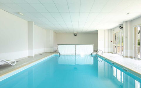 Les Bouquetins: Køkken, Countertop, Cabinetry, Indretning, Køkken Apparat, Gulvbelægning, Møbel, Træ, Større Bandage, Loft