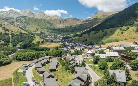 Les Bouquetins: Bjergrige Landskabsformer, Bjerg, Bakke, Highland, Landskab, Landdistrikt, Bjergkæde, Menneskelig Bosættelse, Hill Station, Landsby