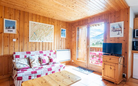 Le Chamois: Køkken, Countertop, Cabinetry, Indretning, Køkken Apparat, Gulvbelægning, Møbel, Træ, Større Bandage, Loft