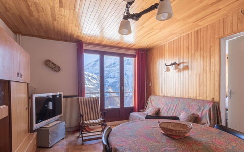 Les Marmottes 2: Køkken, Countertop, Cabinetry, Indretning, Køkken Apparat, Gulvbelægning, Møbel, Træ, Større Bandage, Loft