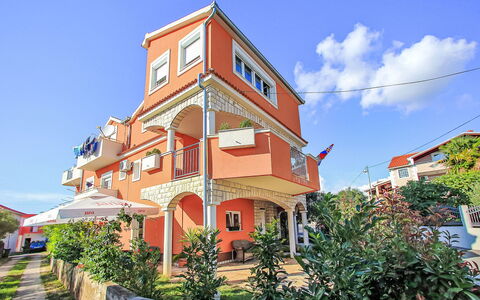 Zadar Bibinje 223: Vandvej, Boligområde, Kanal, Bank, Sø, Kyst, Lejlighed, Flod, Afspejling, Forstad