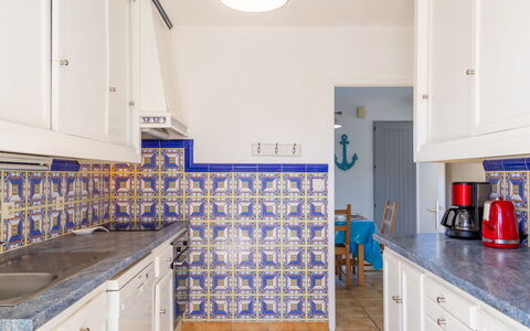 Bosquet des Ecureuils 17: Blå, Gulvbelægning, Etage, Indretning, Køkken, Flise, Cabinetry, Countertop, Maling, Design