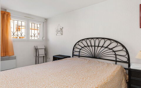 Perles du Soleil: Gulvbelægning, Indretning, Etage, Lejlighed, Altan, Loft, Ejerlejlighed, Stol, Skygge, Veranda