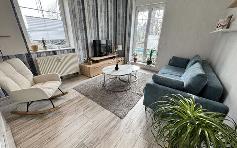 Feli: Møbel, Gulvbelægning, Indretning, Etage, Træ, Trægulve, Stue, Værelse, Hjem, Couch