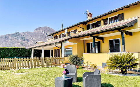 Carlo: Bjergrige Landskabsformer, Hus, Bakke, Bjerg, Bjergkæde, Sommerhus, Landdistrikt, Hjem, Dal