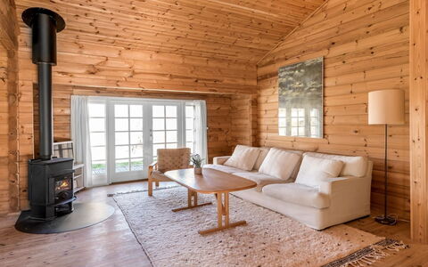 Franka - from the Sea: Vegetationen, Busk, Forår, Sommerhus, Have, Skygge, Backyard, Gård, Stol