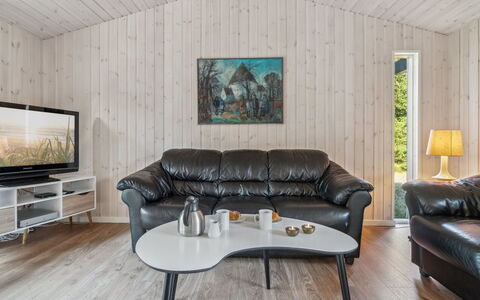 Ahti - 340M from the Sea: Træ, Loft, Gulvbelægning, Indretning, Etage, Møbel, Værelse, Hjem, Trægulve, Stue