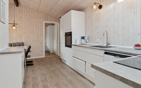 Ahti - 340M from the Sea: Træ, Loft, Gulvbelægning, Indretning, Køkken, Etage, Countertop, Trægulve, Møbel, Hjem