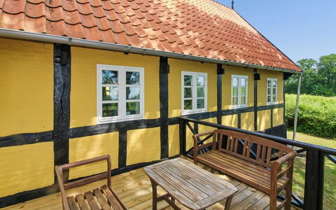 Bena - 2Km from the Sea: Træ, Sommerhus, Bejdse, Skygge, Hårdttræ, Design, Veranda, Sidespor, Planke, Hegn