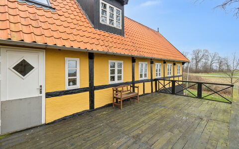 Bena - 2Km from the Sea: Indretning, Loft, Lejlighed, Gulvbelægning, Møbel, Etage, Værelse, Belysning, Hjem, Couch