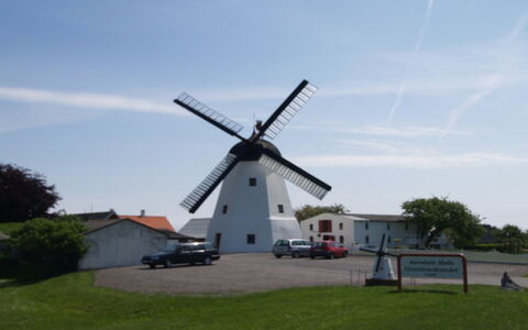 Bena - 2Km from the Sea: Indretning, Loft, Lejlighed, Gulvbelægning, Møbel, Etage, Værelse, Belysning, Hjem, Couch