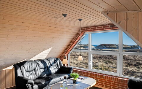 Gytha - 75M from the Sea: Estate, Skygge, Indkørsel, Stuehus