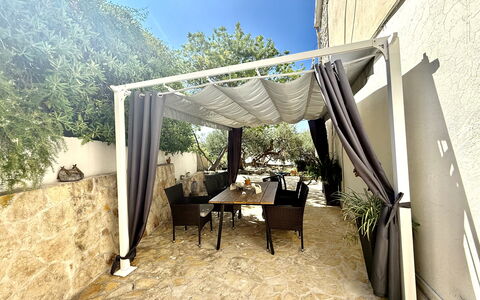 Appartamento Olive Garden, Ac, Wifi, Hvar: Møbel, Udendørs Møbler, Skygge, Stol, Udendørs Struktur, Have, Backyard, Udvej, Gårdhave, Flise