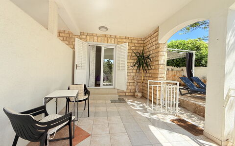 Appartamento Olive Garden, Ac, Wifi, Hvar: Etage, Udendørs Møbler, Veranda, Altan, Stol, Flise, Skygge, Flise, Udvej, Villa