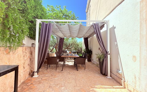 Appartamento Olive Garden, Ac, Wifi, Hvar: Møbel, Udendørs Møbler, Skygge, Stol, Udendørs Struktur, Udendørs Bord, Gårdhave, Eco Hotel, Backyard, Have