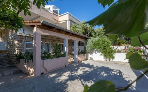 Appartamento Nomads, Ac, Wifi Hvar: Skygge, Hacienda, Estate, Blomsterkrukke, Design, Gård, Stueplante, Gårdsplads, Udendørs Struktur, Altan