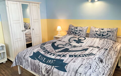 Finca Wismaria: Soveværelse, Sengetøj, Sengetøj, Seng, Sengetøj, Møbel, Bed Frame, Pude, Sengebord, Dyne