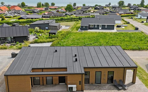 Hildegunda - 600M from the Sea: Tag, Hus, Hjem, Sommerhus, Dør, Sidespor, Dæk, Veranda, Planke, Hårdttræ