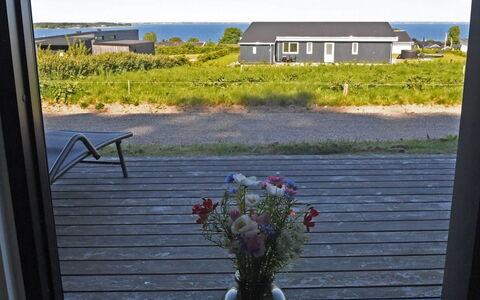 Hildegunda - 600M from the Sea: Tag, Hus, Hjem, Sommerhus, Dør, Sidespor, Dæk, Veranda, Planke, Hårdttræ
