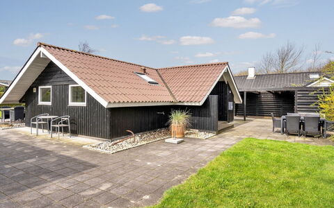 Magnus - 250M to the Fjord: Estate, Skygge, Indkørsel, Stuehus